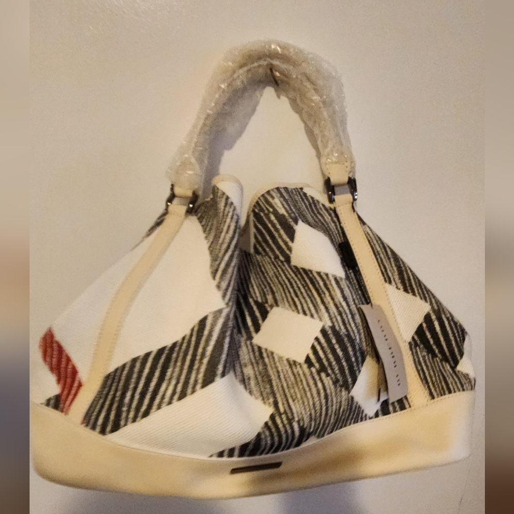 LIKE NEW BURBERRY LARGE SHOULDER BAG - Picture 9 of 16